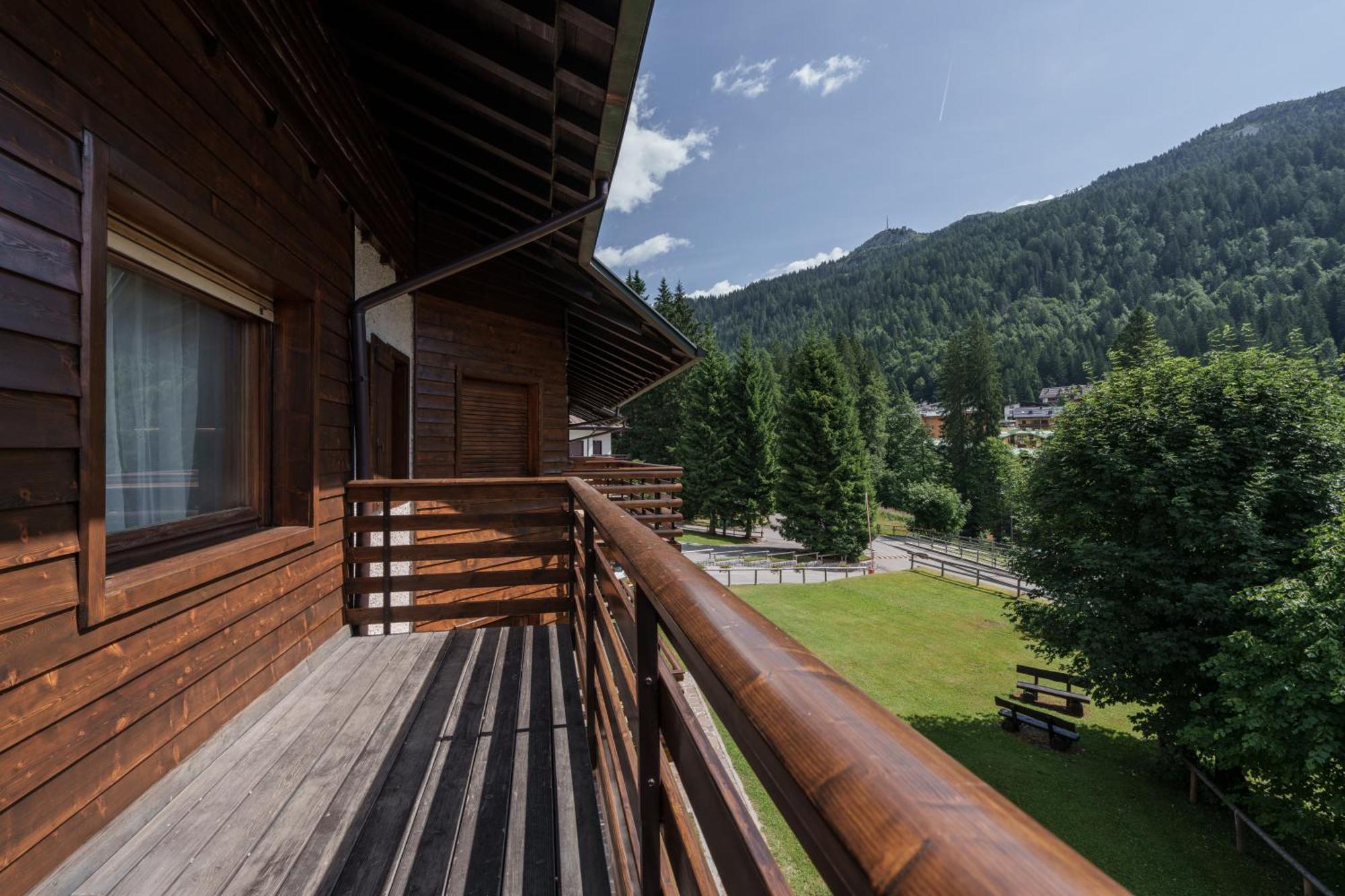 Area Apartments Мадонна-ди-Кампильо Экстерьер фото